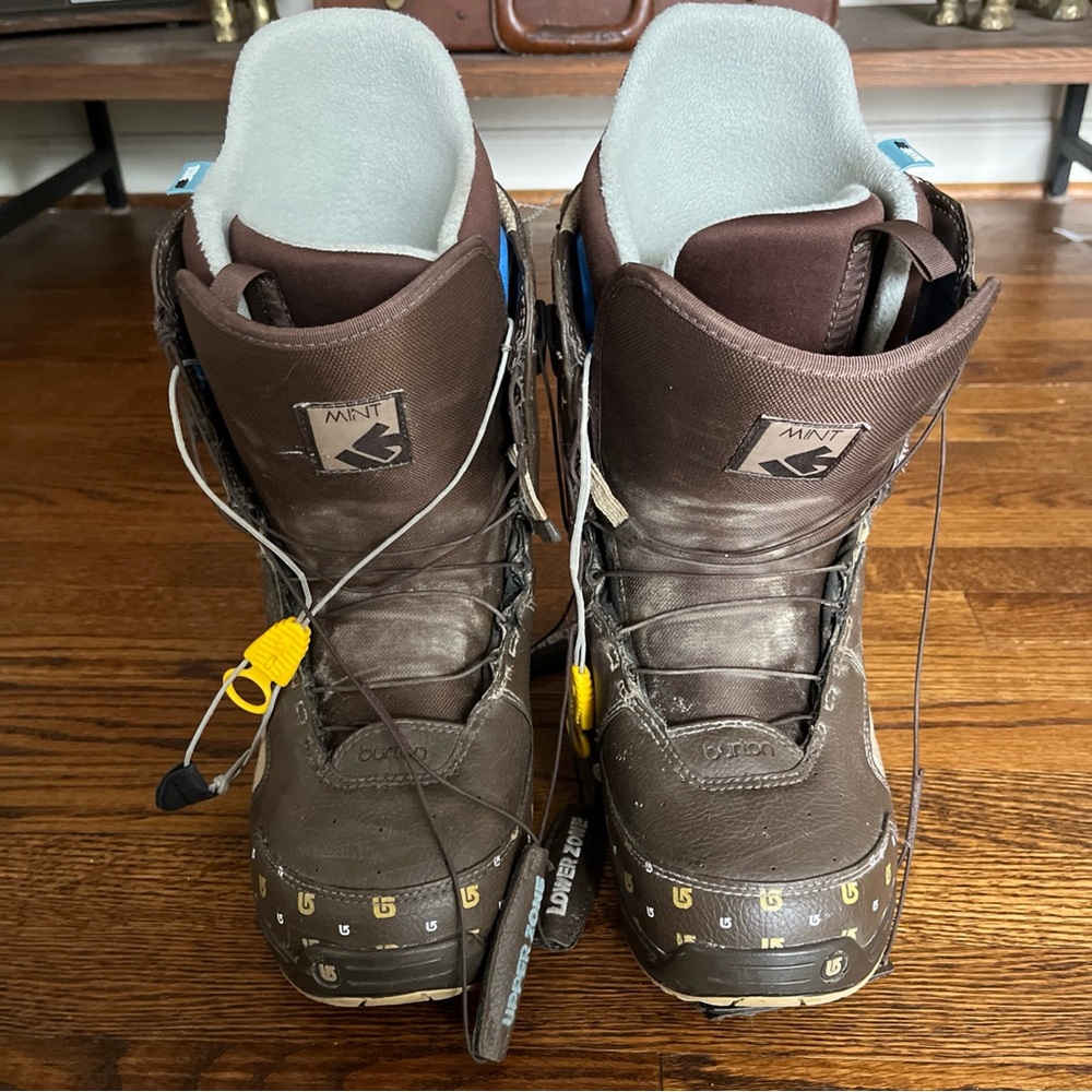 Women’s Burton Mint Brown Snowboard Boots 8.5